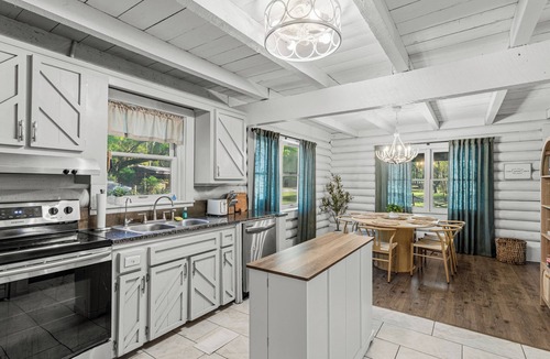 High Springs Cabin | New! Springs Cabin w. Private 5 Acres + Fire Pit Close to Florida Springs