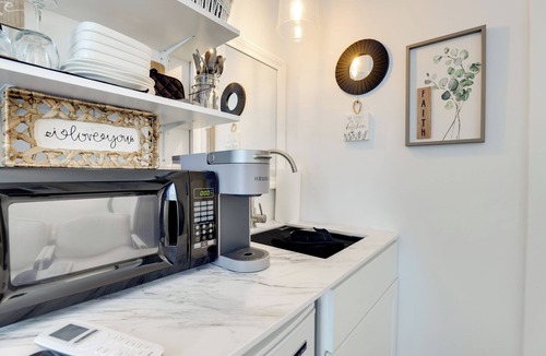 Hammondsport Apartment | New Studio Walkable to Lake & Village w/Pool!