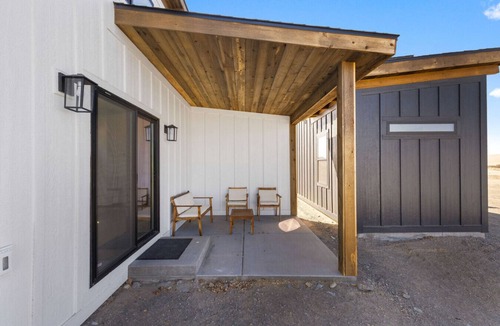St. Anthony House | NEW Tiny Home with Loft Near Yellowstone