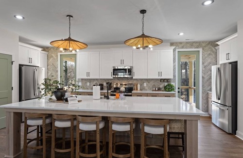 Greer House | New Urban Luxury 6B home with Pickle and BB court!