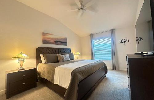 Candler House | New Villa - Golf Cart - Fire Pit - Near Eastport