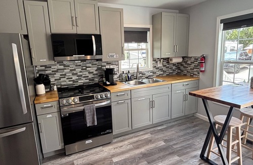 Kissimmee Cottage | Newly Remodeled Tiny Home 20 minutes from Disney!~