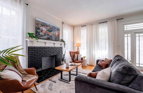 Gainesville Apartment | Newly Reno'd Historic Mansion 1 Mile to UF & DT