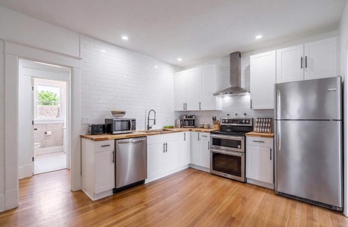Gainesville Apartment | Newly Reno'd Historic Mansion 1 Mile to UF & DT