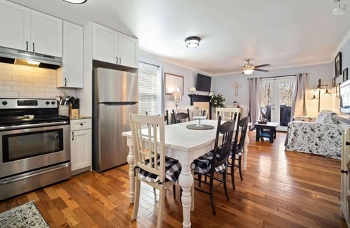 Sautee Nacoochee House | NEWLY RENOVATED COZY 2BR 1BA COTTAGE -NEW HOT TUB