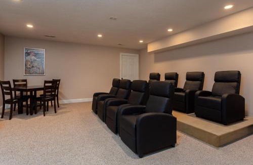 Leicester House | Newly Renovated Luxurious home w/Pool, Hot Tub & Entertainment Hub | 20 Mins to Downtown AVL