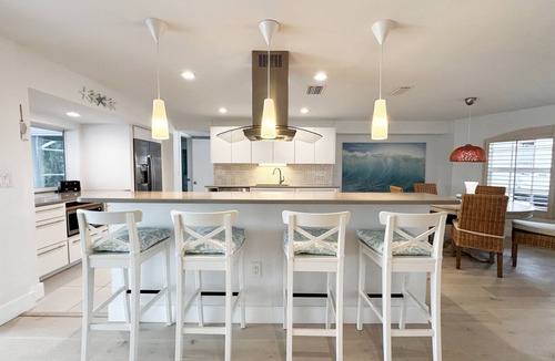 Siesta Key Villa | Newly renovated Pool Villa 10min walk Siesta Beach