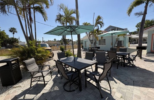 Sunset Beach House | NEWLY RENOVATED Beach studio w/pool view #3