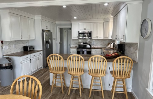 Eatonton House | Newly Updated Spacious Home on Quiet Deep Water Cove with Amazing Views!