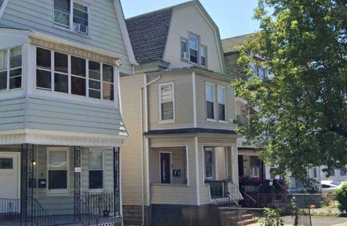 East Orange Apartment | NICE 2 Br| 1 Bath | Nice Area | Close to EWR & NYC