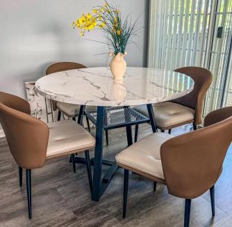 Greenbrier West Apartment | Nyakio Suite