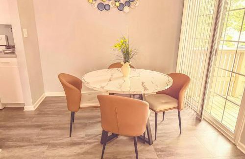 Greenbrier West Apartment | Nyakio Suite