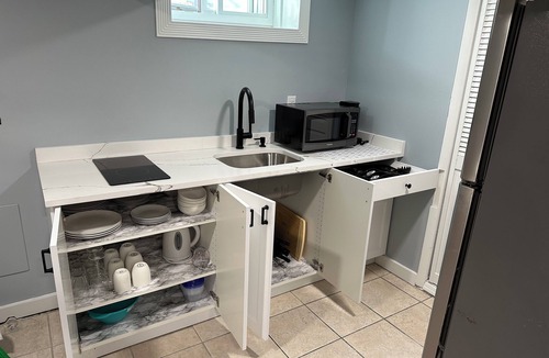 West New York Apartment | NYC Skyline Views | Sleeps 8 | 20 Min to City