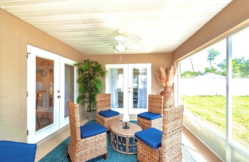 Ocala House | Ocala Oasis Screened Lanai & Fire Pit Large Master Bedroom