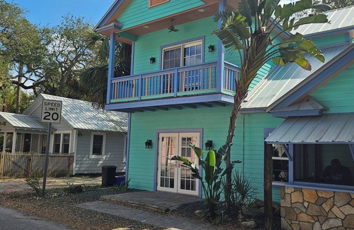 Krulder House | Ocean Breezes Await – Walk-to-Beach 3BR/2BA Retreat in NSB