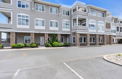 Mantoloking Condo | Ocean Club Getaway 2BR Parking WasherDryer
