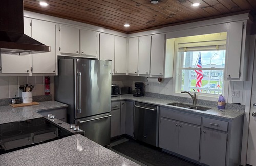 Sunset Beach Cottage | OCEAN FRONT CHARMING 4BD/2BA COTTAGE. Close to stores and pier! INCLUDES LINENS