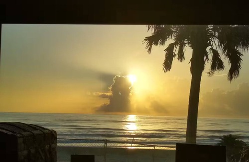 Bostwick Park Condo | Ocean Treasure Chest King Bed Beachfront Condo