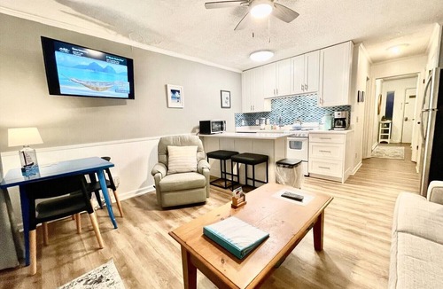 Isle of Palms Condo | Oceanfront 1 BR Condo with Pier and Pool
