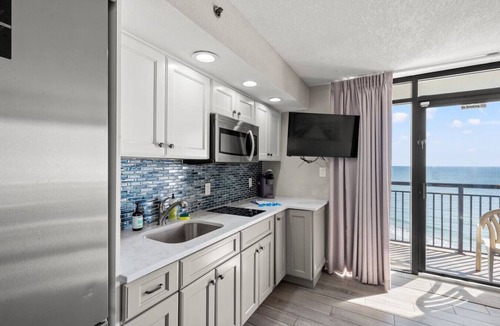 Windy Hill Condo | Oceanfront Balcony Condo with Pool and Hot Tub
