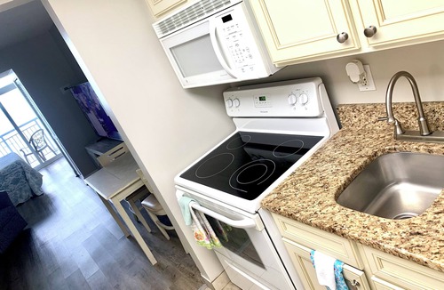 Myrtle Beach Hotel | Oceanfront Honeymoon Suite # 2 @ Camelot