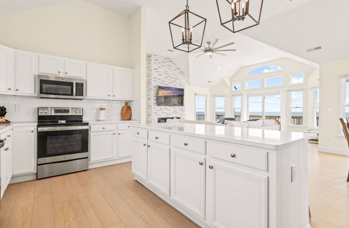 Rodanthe House | Oceanfront Luxury HGTV 5BR Home | Hot Tub, Pool Table, Game Room, Pickleball