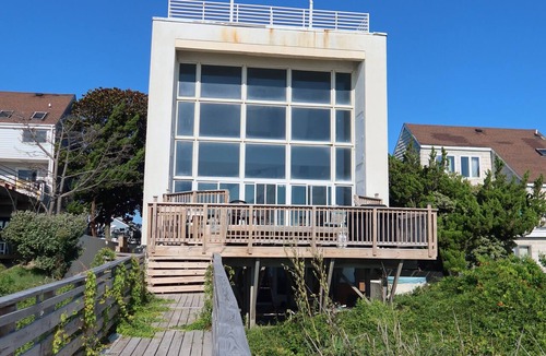 Croatan Beach House | Oceanfront Miami Vice House - Sleeps 12 - Croatan Beach
