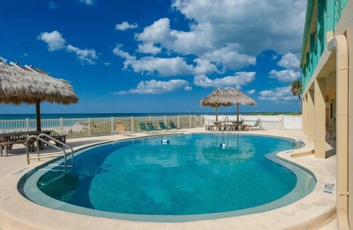 St. Petersburg - Clearwater Condo | Oceanfront Studio - Steps from Belleair Beach