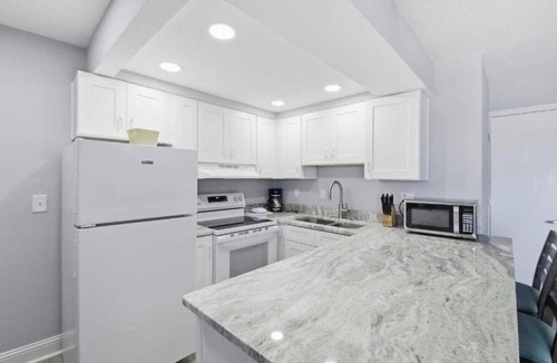 Ormond Beach Park Condo | Oceanfront Studio | Balcony + Pool | Sleeps 4