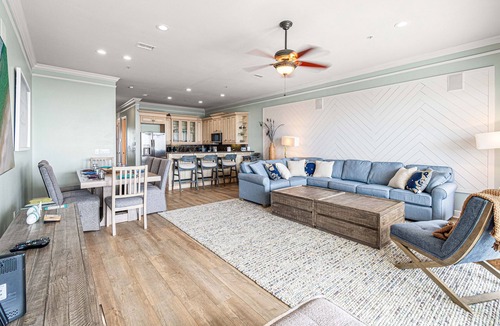 Navarre Beach House | *Oceanfront * Upscale* EV Chrgr * Paddleboards!