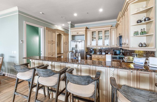 Navarre Beach House | *Oceanfront * Upscale* EV Chrgr * Paddleboards!