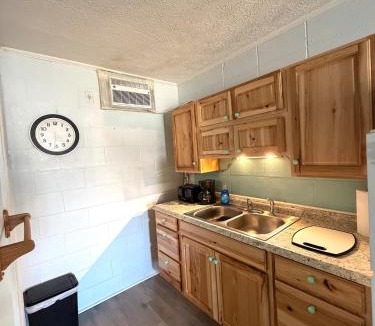 Windy Hill Apartment | Oceans 11, Vegas-style Studio, pet ok steps to beach
