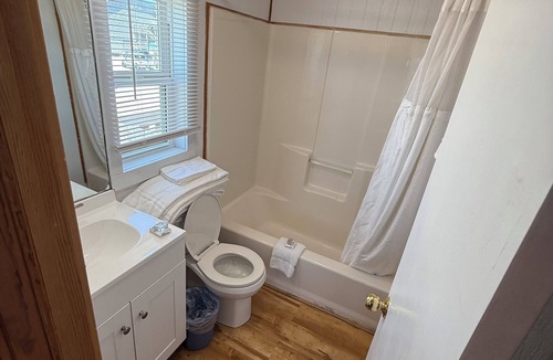 Buxton Cottage | Oceanside Accommodations - Oceanside Three Bedroom Cottage