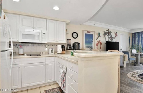 Ortona Park Condo | Oceanside Oasis w/full kitchen, 1 bedroom 2 queens 2 private oceanview balconies