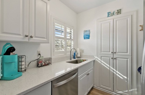 Glenwood Condo | Oceanview Condo w/Garage- Home away from home