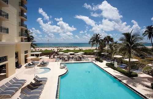 Singer Island Hotel | Oceanview Studio | Steps from Singer Island Beach