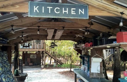 Waynesville House | Off-Grid Riverfront Cabin Near Satilla River, Georgia