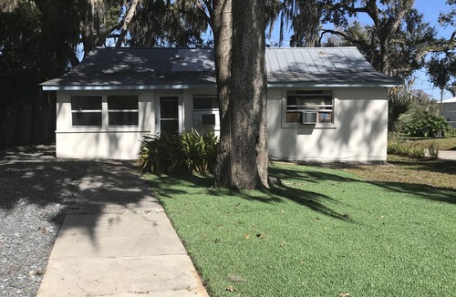 Lake Panasoffkee House | old Florida cottage canal front