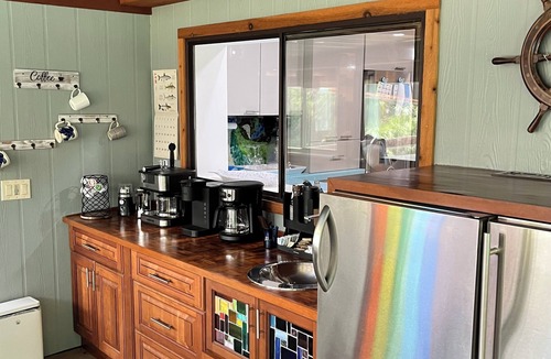 Homosassa House | Old Homossasa charm with Pool & boat dock w/gulf access & game room