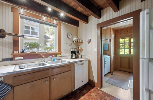 The Pines House | "OLD REHOBOTH CHARM" - 1ST OCEAN BLOCK! Dog Friendly! Mini-Weeks!-31 Park Ave
