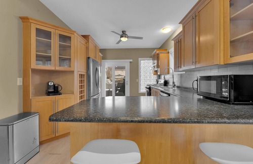 Walkerville Apartment | Olde Walkerville Wonder!