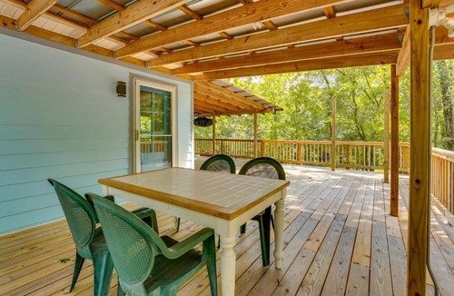 Fort White House | On-Site Spring & River Access! Sunshine State Stay