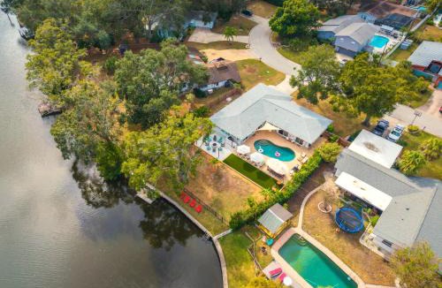 Largo House | On the Creek Waterfront Heated Pool Game Room Clearwater Florida