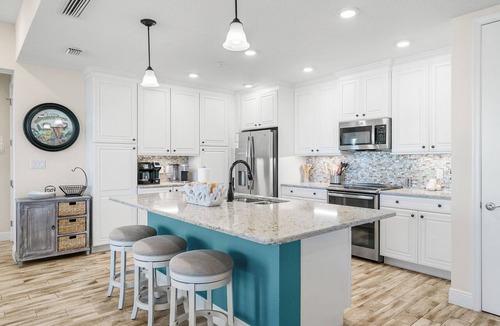 Whitney Beach Condo | One Particular Harbour 388-401 · Top Floor · Pool Lanai
