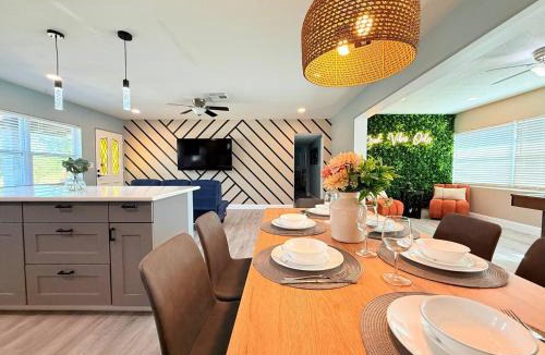 Lockhart House | Orlando Family Fun Game Room Parking