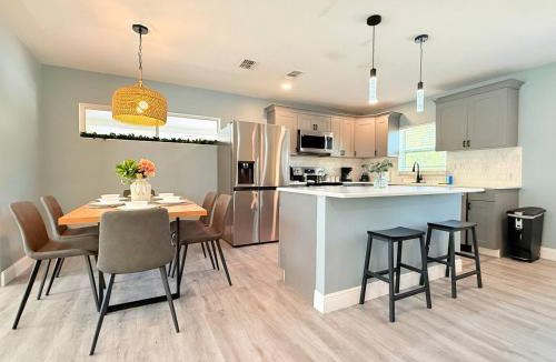 Lockhart House | Orlando Family Fun Game Room Parking