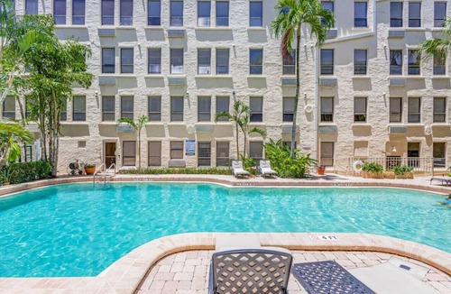 Palm Beach Condo | Palm Beach Studio Steps To Beach