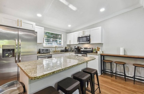 Temple Terrace House | Palm Breeze Getaway Tampa