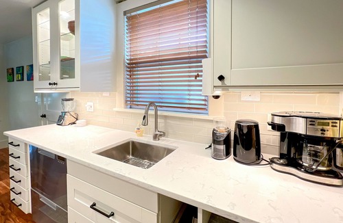 Gulfport House | Palm Cottage - Vintage Tropical Hideaway Waterfront District