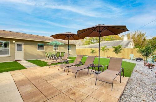 South Pinellas Community Council House | Palm Oasis-Serene Backyard Private Poolside